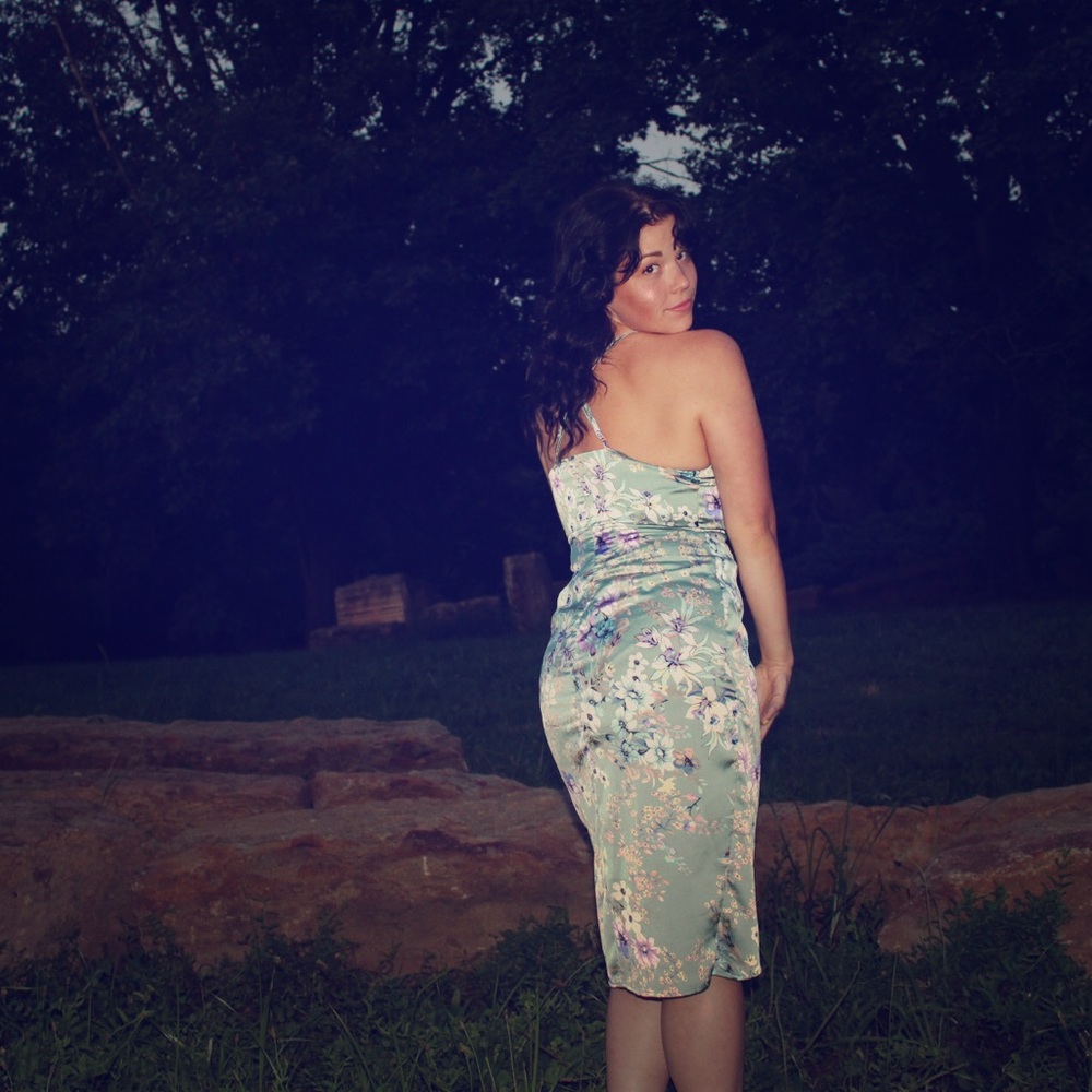 Silky teal floral dress! Light and fitting.